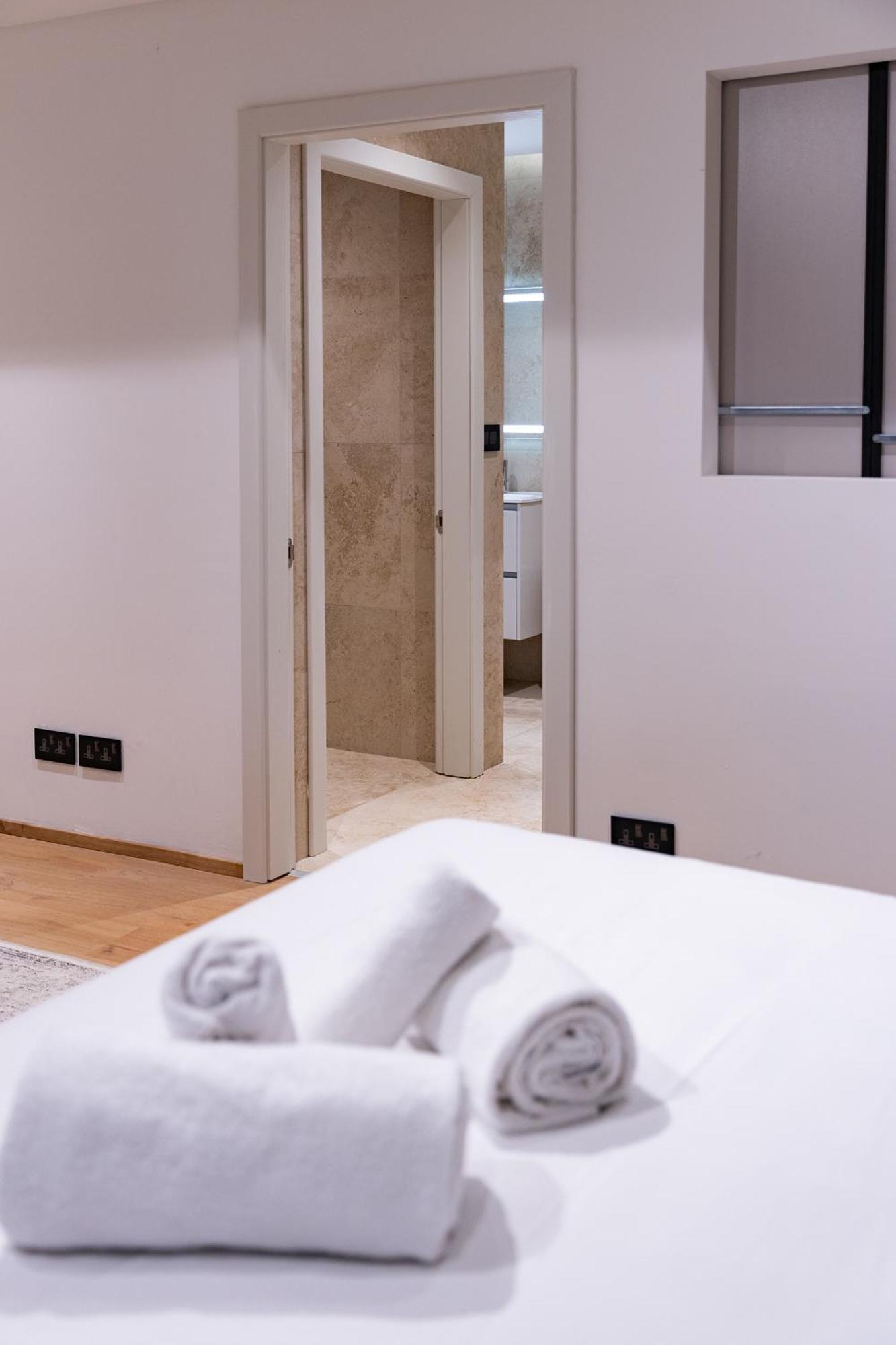 Florette Suite 1Br With Stunning Lounge Terrace By Arcobnb Il-Furjana Exteriör bild