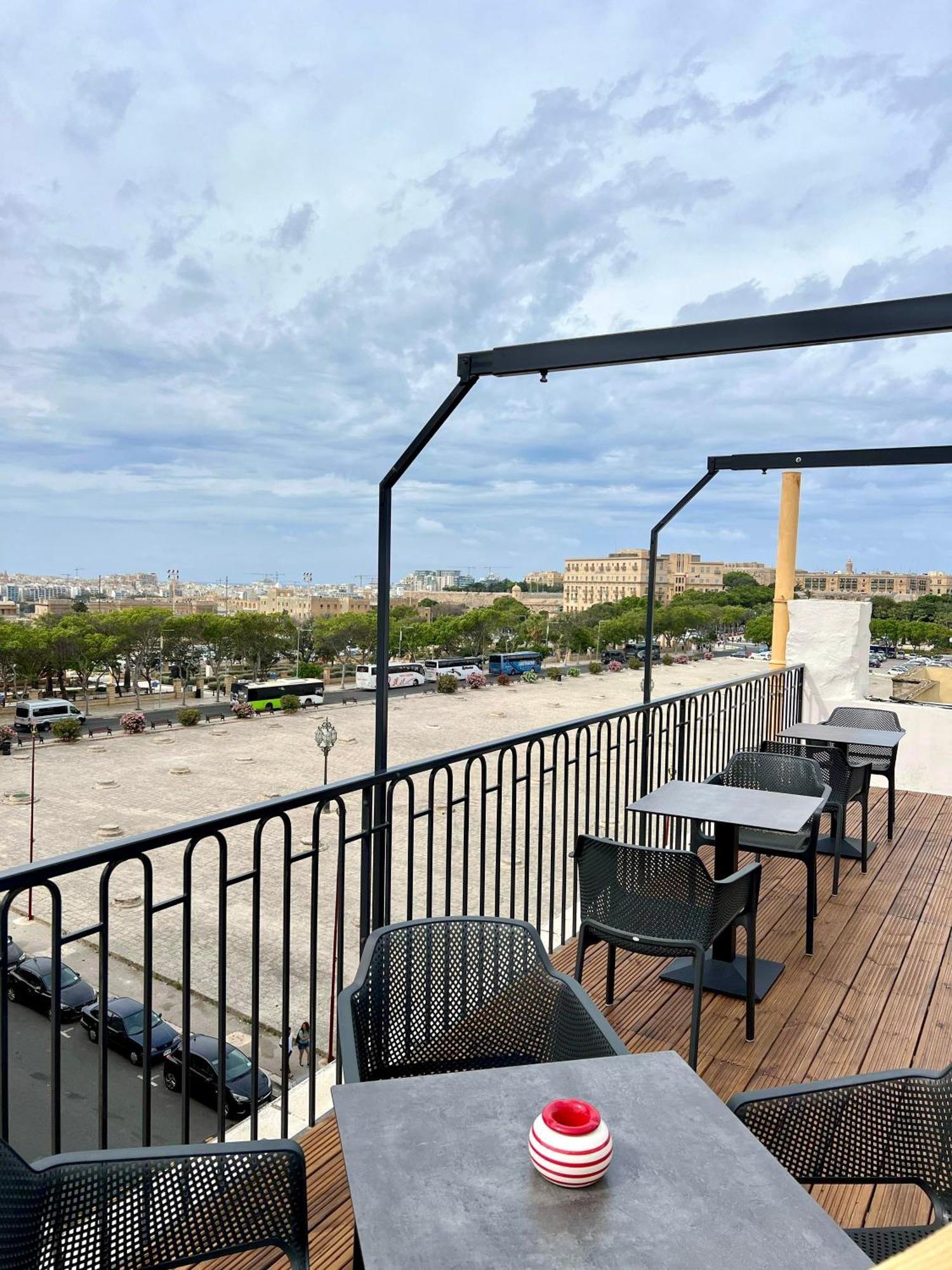 Florette Suite 1Br With Stunning Lounge Terrace By Arcobnb Il-Furjana Exteriör bild